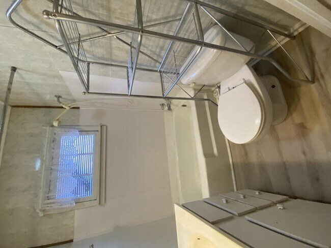 Building Photo - 175 E Beech St