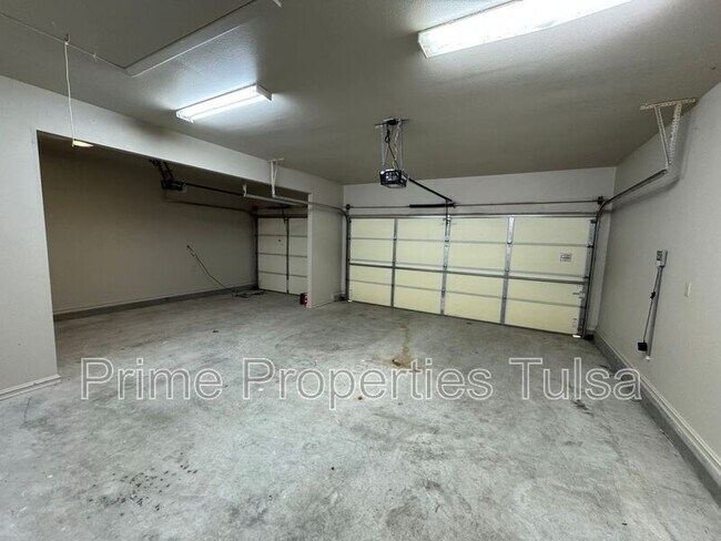 Building Photo - 2016 E 135th St S