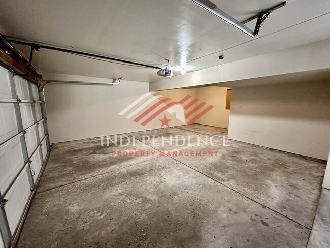 Building Photo - 2385 Fieldstone Cir