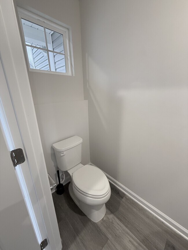 Building Photo - 400 el Camino Dr