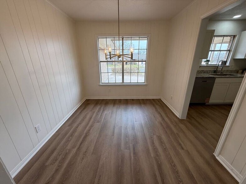 Building Photo - 3007 Sierra Dr