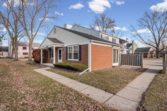 Building Photo - 24692 N Meadow Dr