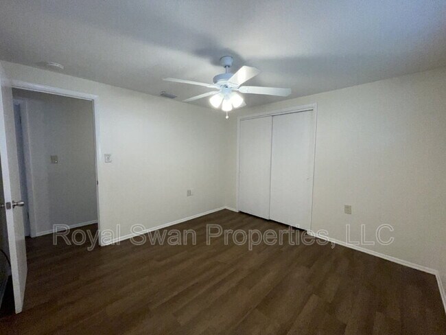 Building Photo - 303 Thornwood Way
