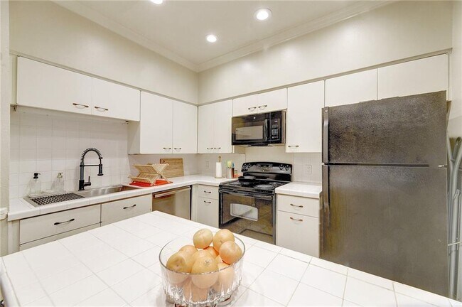 Building Photo - 1307 Kinney Ave