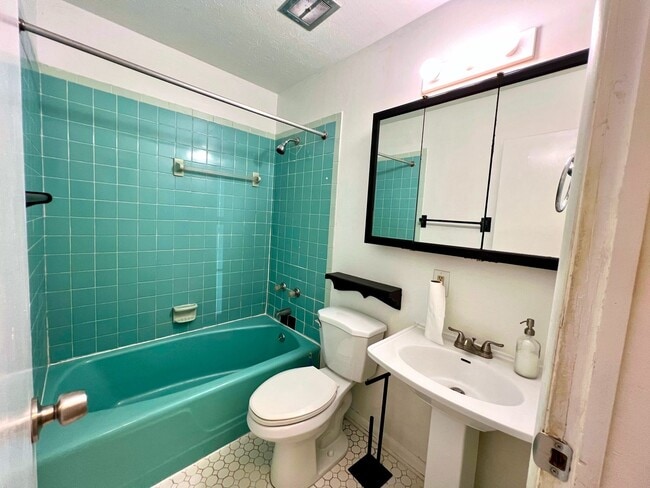 Building Photo - Swannanoa - Rent Includes All Utilities and Internet!