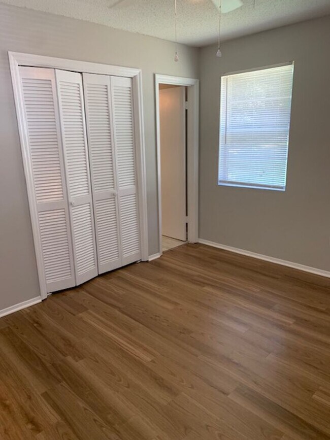 Building Photo - Located in McDuffie Woods Subdivision