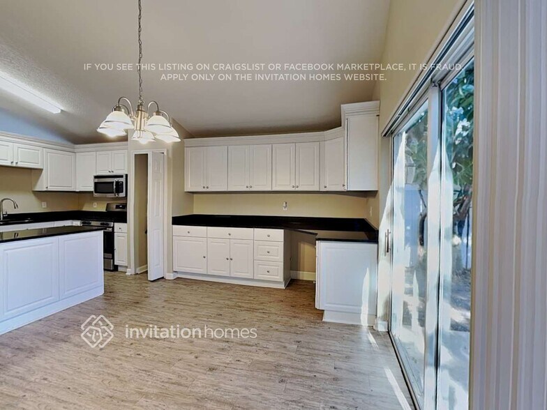 Building Photo - 2825 Falcon Crest Pl