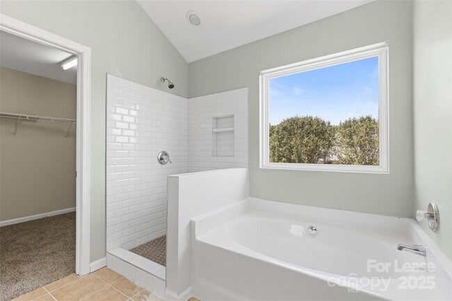 Building Photo - 16061 Stuarts Draft Ct