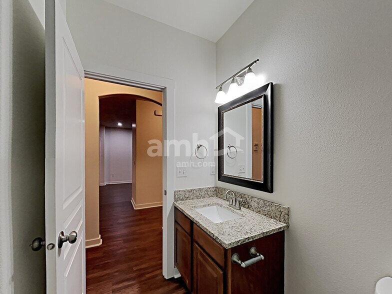 Building Photo - 2643 N Cinnamon Pl