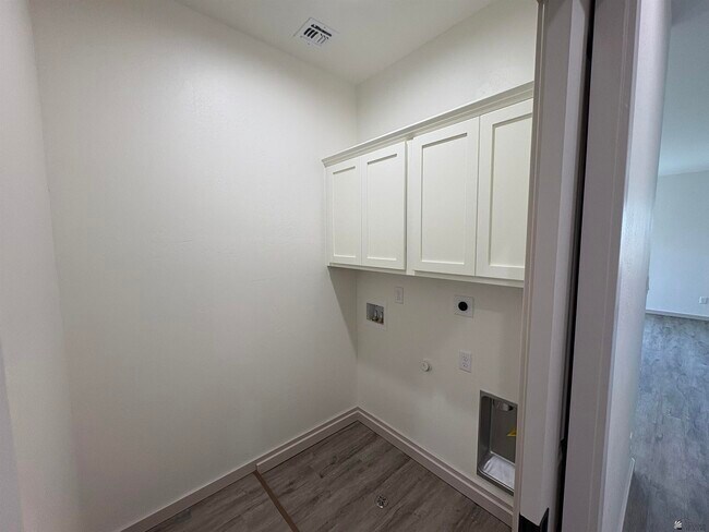 Building Photo - 4311 W 31st Pl