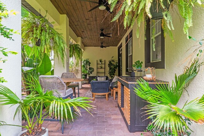 Building Photo - Charming 3-Bed with 2 Baths Oasis in St. C...