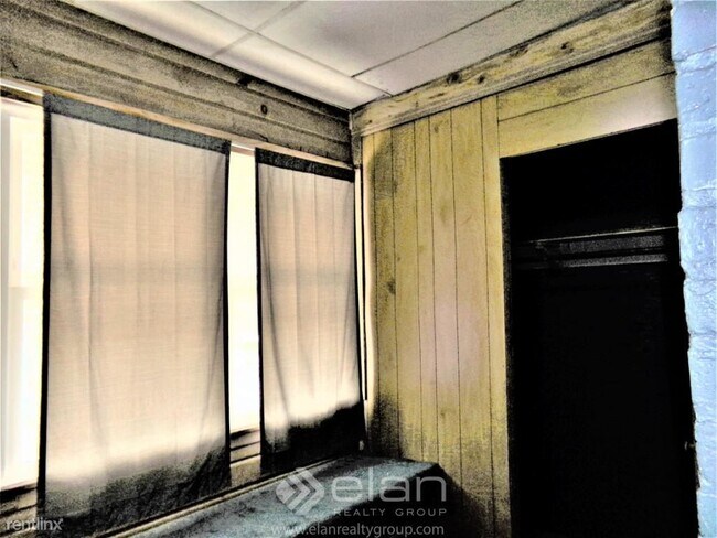 Building Photo - 9056 Lamon Ave