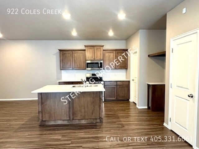 Building Photo - 922 Coles Creek