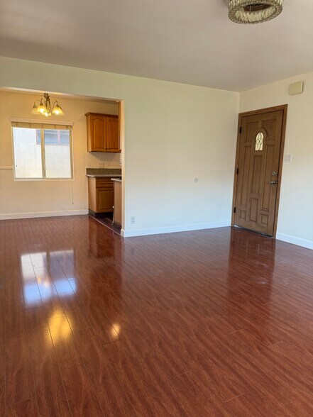 Living/Dining - 116 N Belmont St