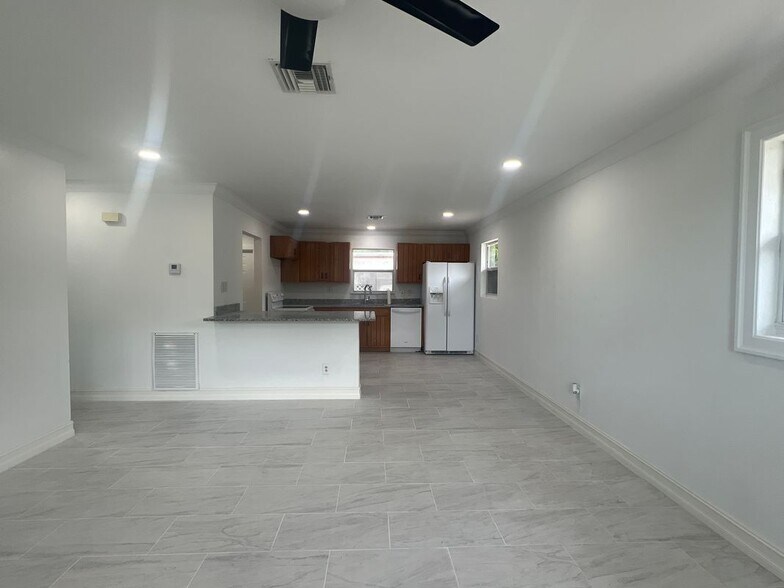 Building Photo - 12113 Fuller Ln