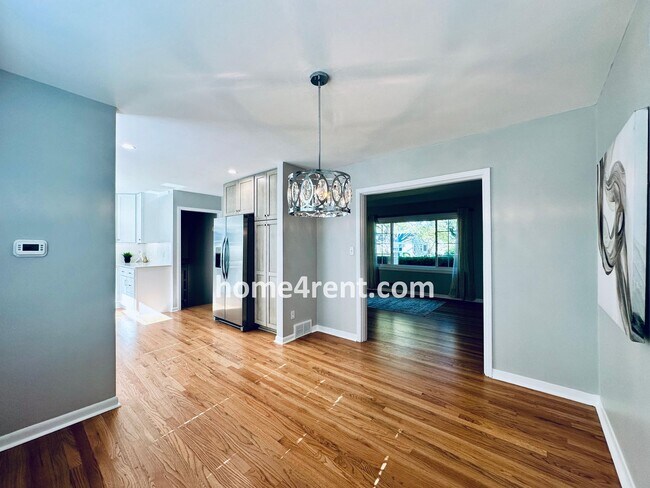 Building Photo - Attractive Overland Park Home w/ Wood Floo...