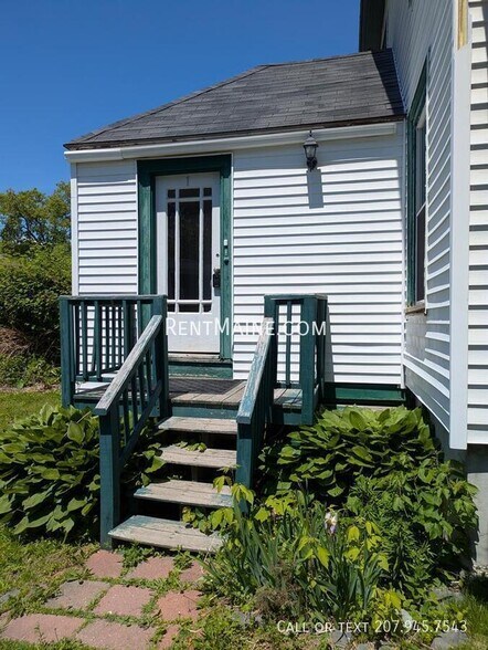 Building Photo - 204 Maple St