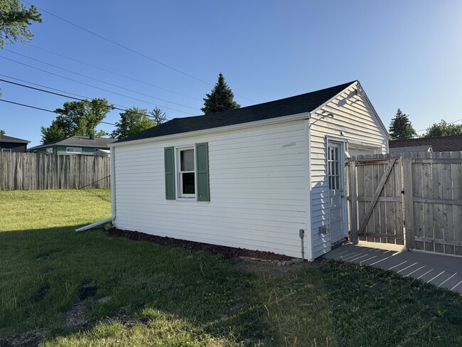 Building Photo - 2407 9th Ave SW