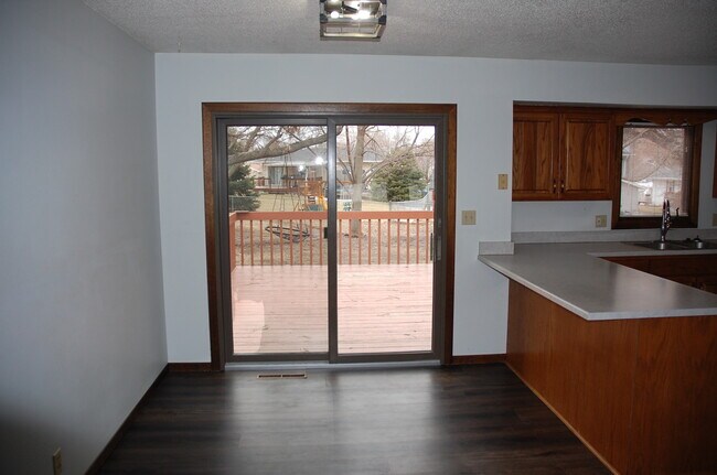 Dining - 4208 Prairie Hills Rd