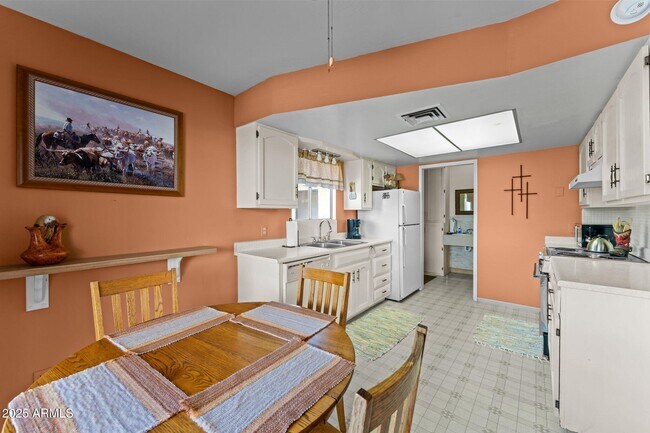 Building Photo - 2180 W Val Vista Dr