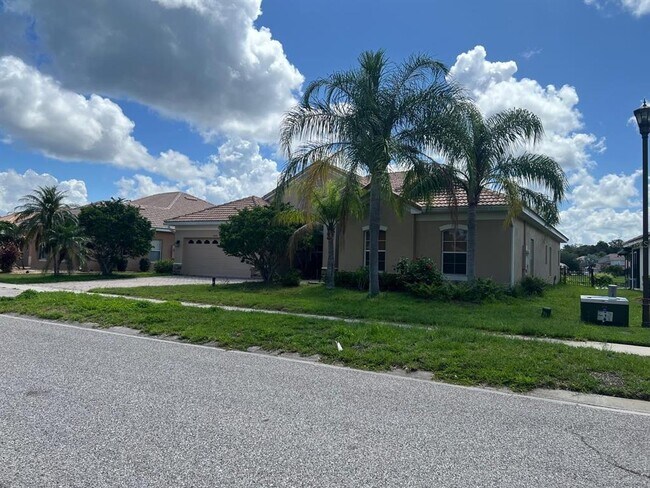 Building Photo - 3535 Somerset Cir