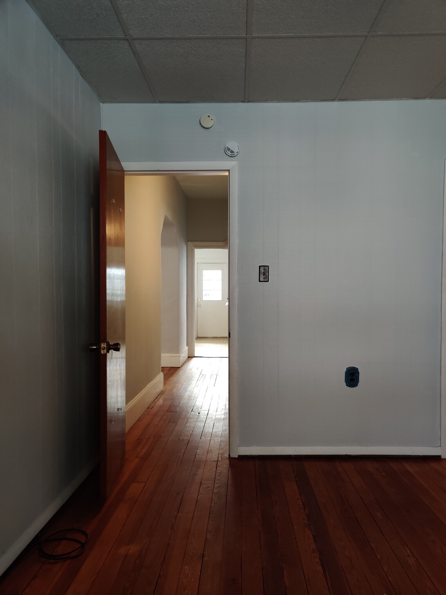 Building Photo - 915 W Elm St