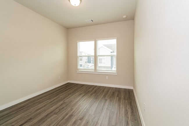 Building Photo - 18330 W Centro Cir