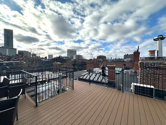 Building Photo - 413 Beacon St