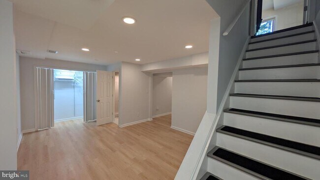 Building Photo - 5813 Shana Pl