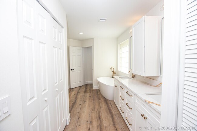 Building Photo - 10881 La Salinas Cir