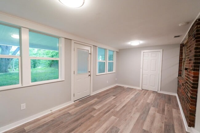 Building Photo - Large 3-Bed, 1-Bath Home on Anderson Island – Newly Remodeled!