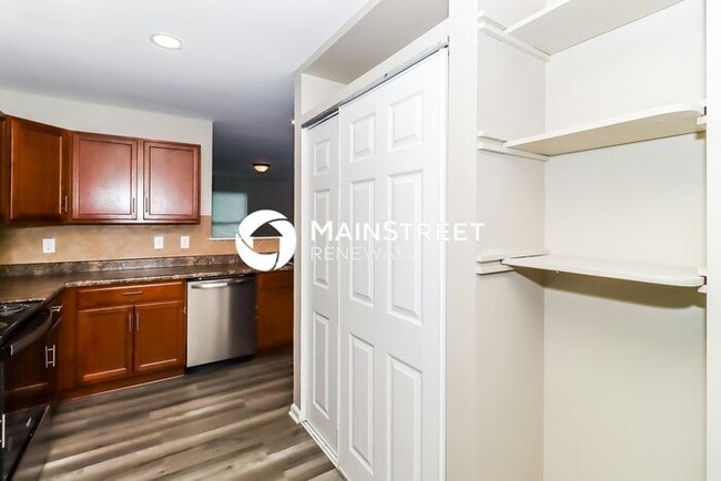 Building Photo - 3 Bedroom Pet-Friendly Home in Charlotte, NC with Main Street Renewal