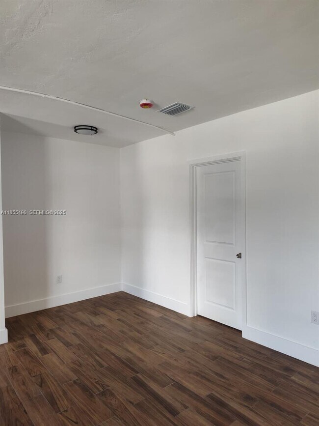 Building Photo - 655 Eldron Dr