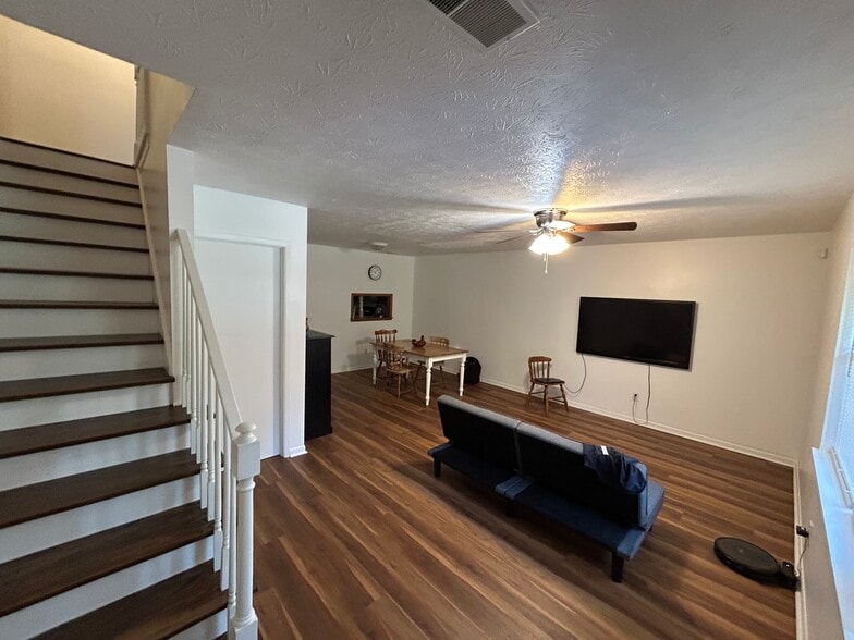 Building Photo - 226 Highland Park Dr