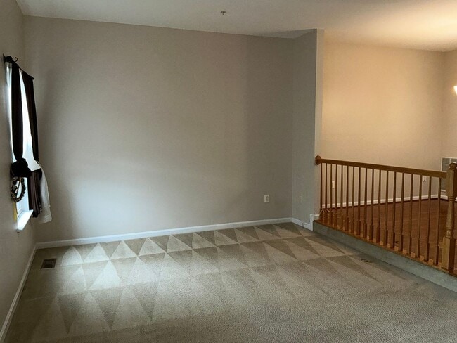 Building Photo - Very well maintained 3BR 2.5BA 3 level townhome located in the Milestone Community of Germantown