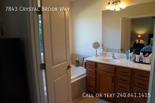 Building Photo - 7843 Crystal Brook Way