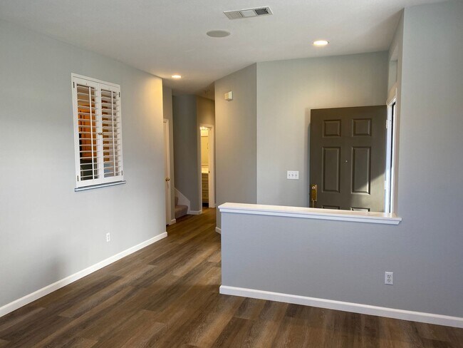 Building Photo - Light and Bright 4 Bedroom, 3 Bathroom Home in San Jose!