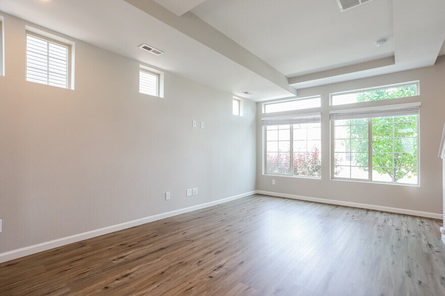 Building Photo - 17900 E 106th Ave