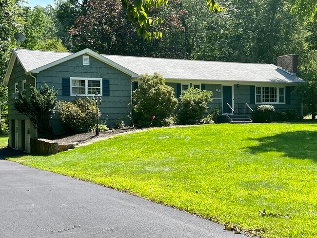 Building Photo - 88 Towerview Dr