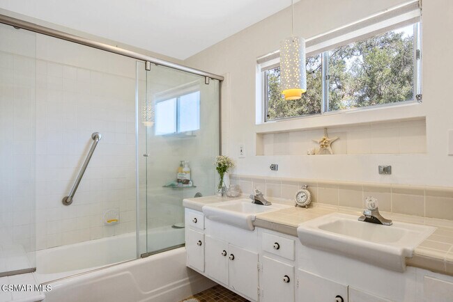 Building Photo - 498 Lake Sherwood Dr