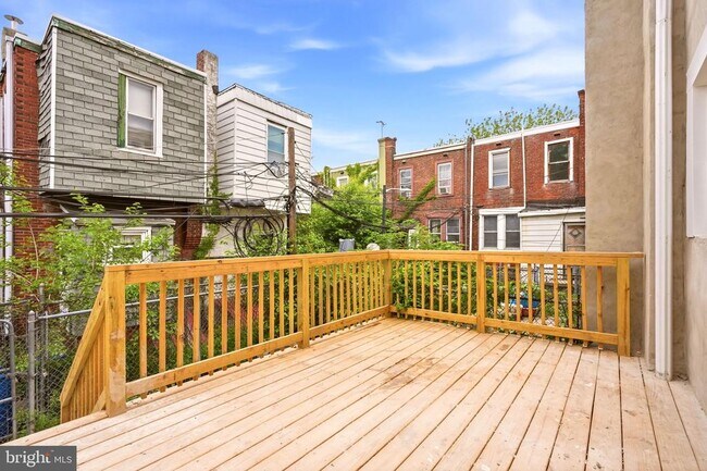 Building Photo - 512 S Yewdall St