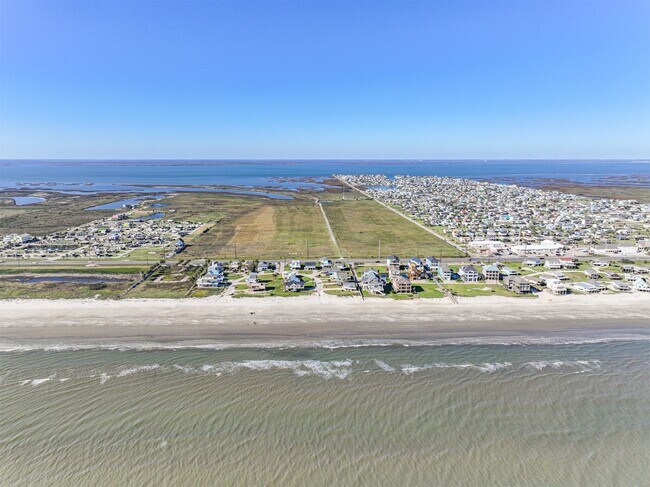 Building Photo - 16904 Beachcomber Dr