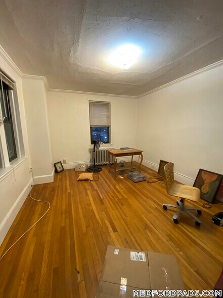 Building Photo - 53 Fellsway W