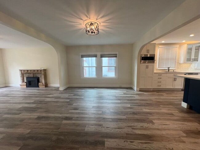 Building Photo - 3226 Fernside Blvd