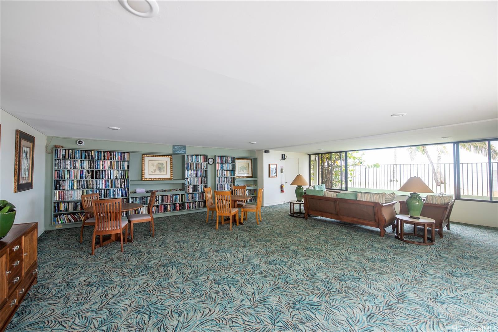 Building Photo - 4999 Kahala Ave