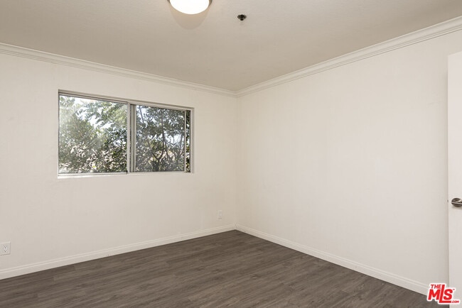 Building Photo - 13801 Oxnard St