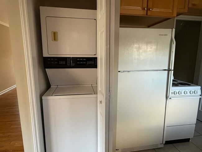 Building Photo - 524 Wakefield Dr