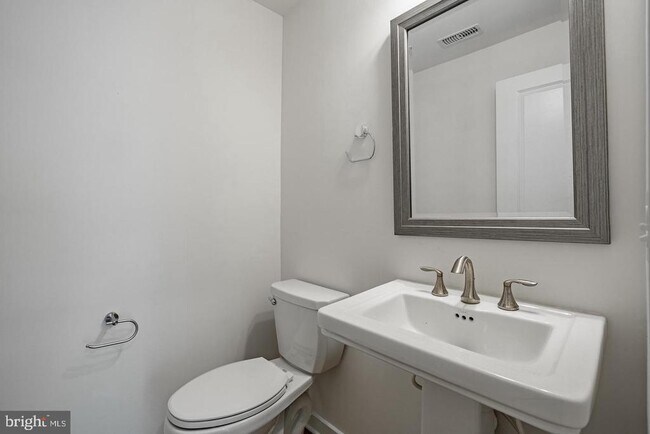 Building Photo - 1832 Boulder Dr