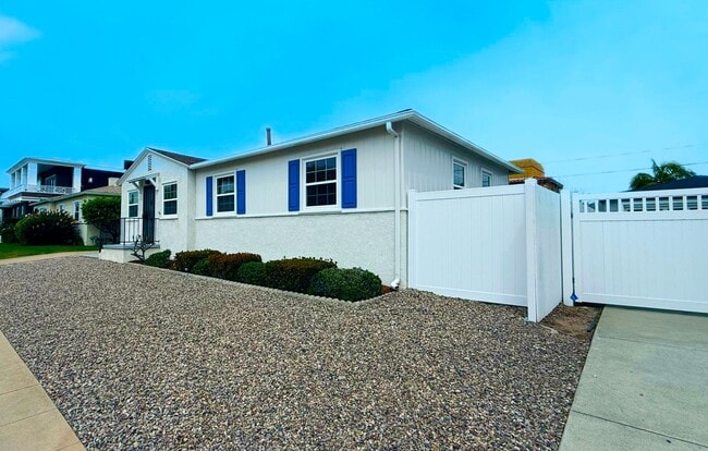 Building Photo - Classic Crown Point Beach Home – Charming Coastal Living Just Minutes from the Bay