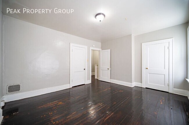 Building Photo - 1480 Summit St